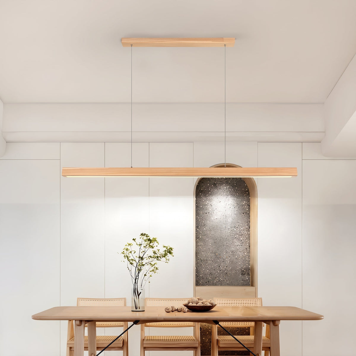 Lineare LED-Pendelleuchte mit schlankem Holzbalken für Esstisch - Pendant Light Fixtures - Beige - Voldeva