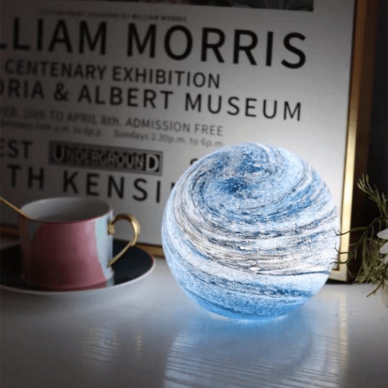LunaCrystal – Elegante Glas - Moonlampe mit bezaubernden kosmischen Details für stimmungsvolle Räume - Table Lamp - Voldeva