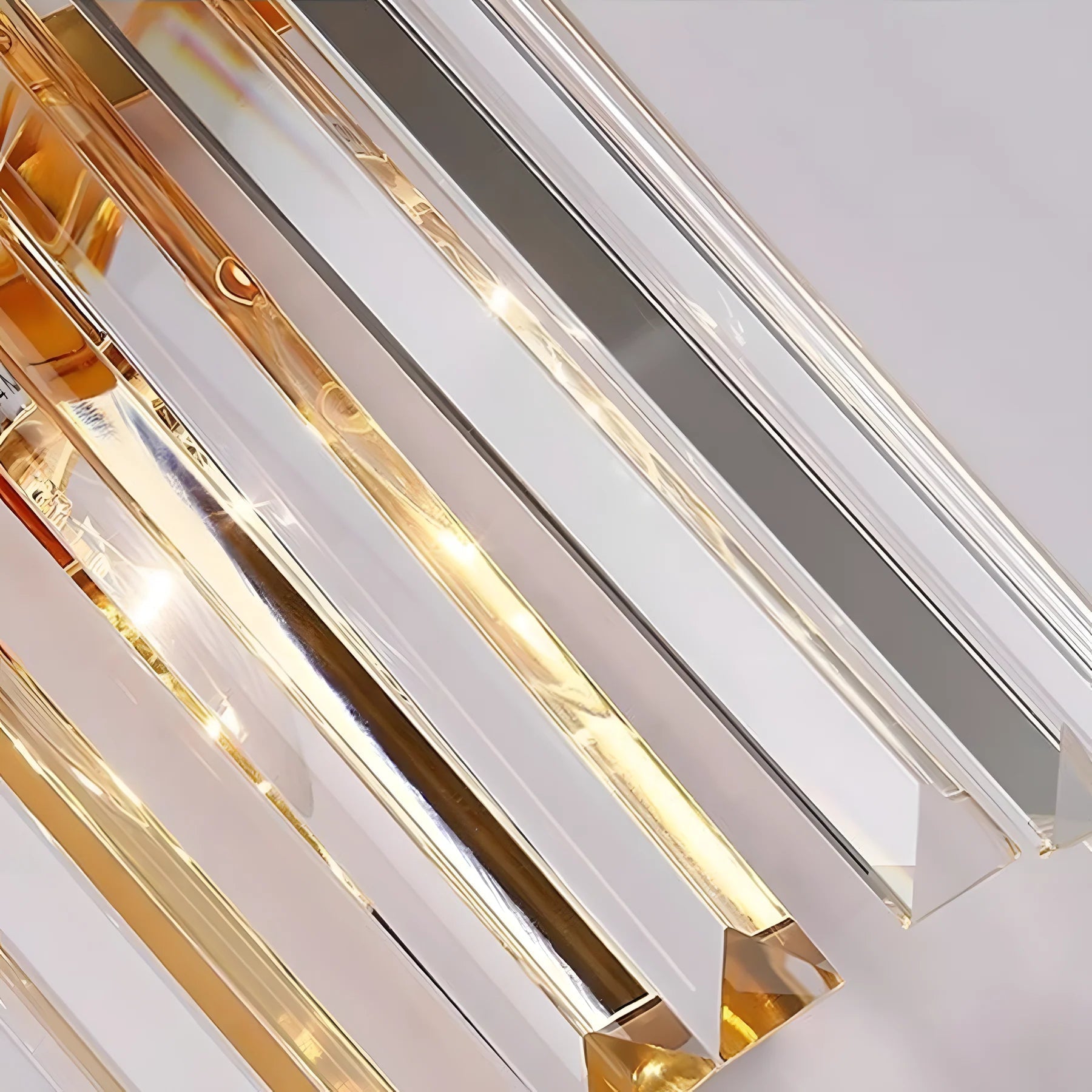 Luxuriöse Kristall - Wandleuchte mit Metallrahmen - Wandleuchte - Gold - Voldeva