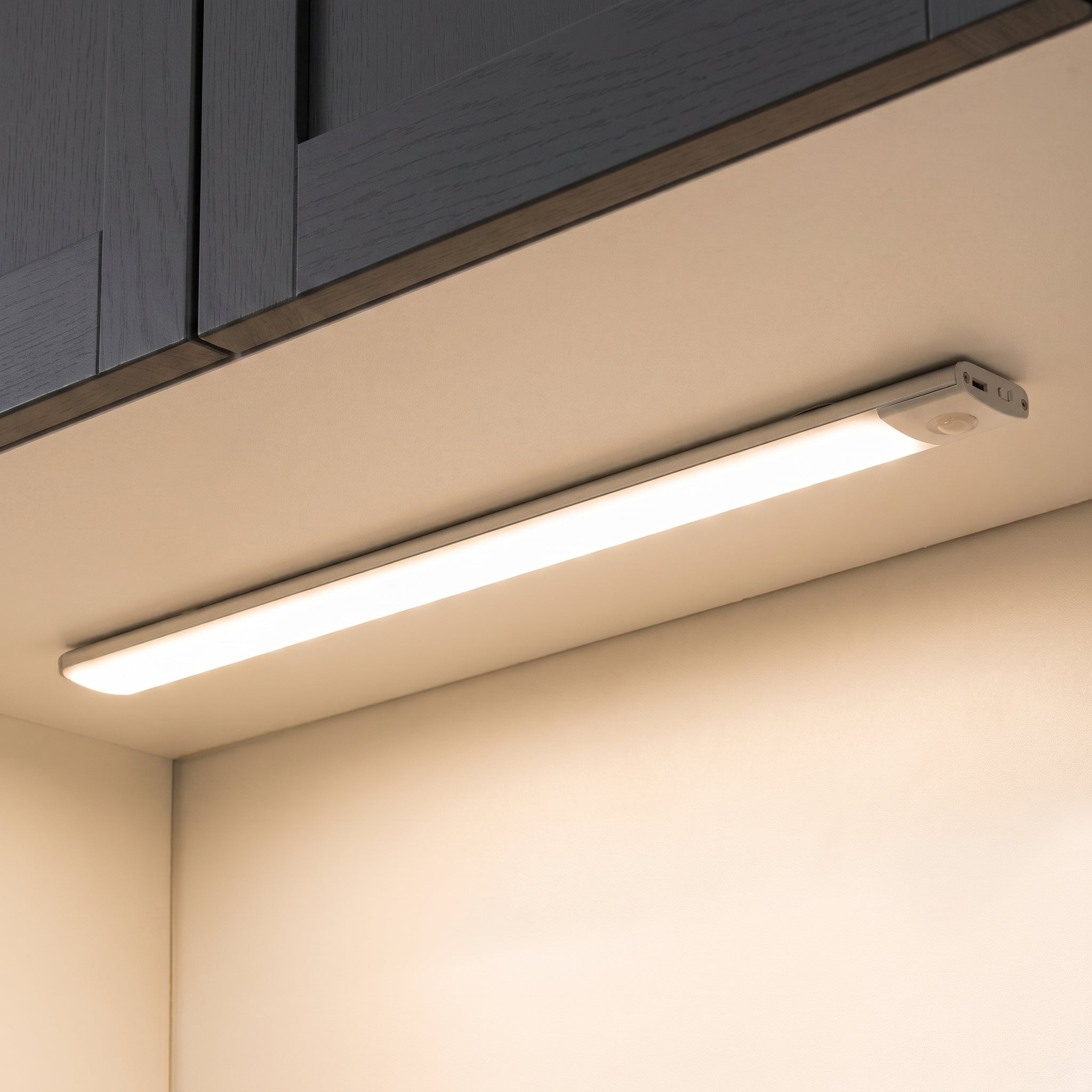 Magnetischer kabelloser LED - Lichtbalken mit Bewegungssensor - Magnetische Lichtleiste - Silber - Voldeva