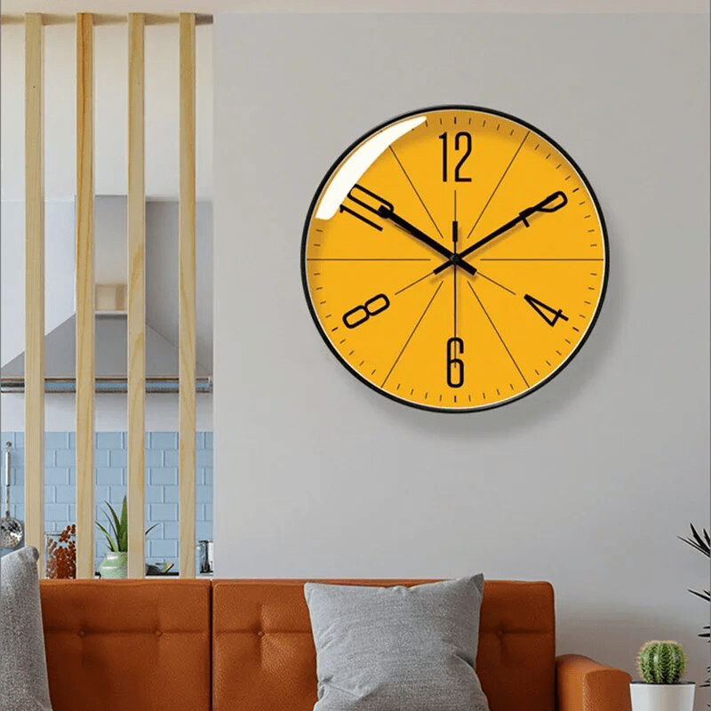 Milan – Wanduhr im Nordischen Stil mit Präzisionsuhrwerk - Wanduhr - Schwarzer Rahmen mit orangefarbenem Ziffernblatt - Voldeva