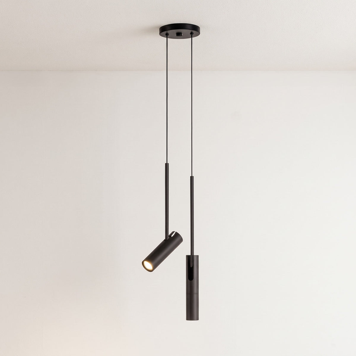 Minimalistische LED-Pendelleuchte mit schwenkbarem Spot - Pendant Light Fixtures - Schwarz - Voldeva