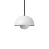 Minimalistische Pendelleuchte Halbkugel-Form
