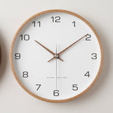 Minimalistische Wanduhr mit Holzrahmen im Nordischen Stil