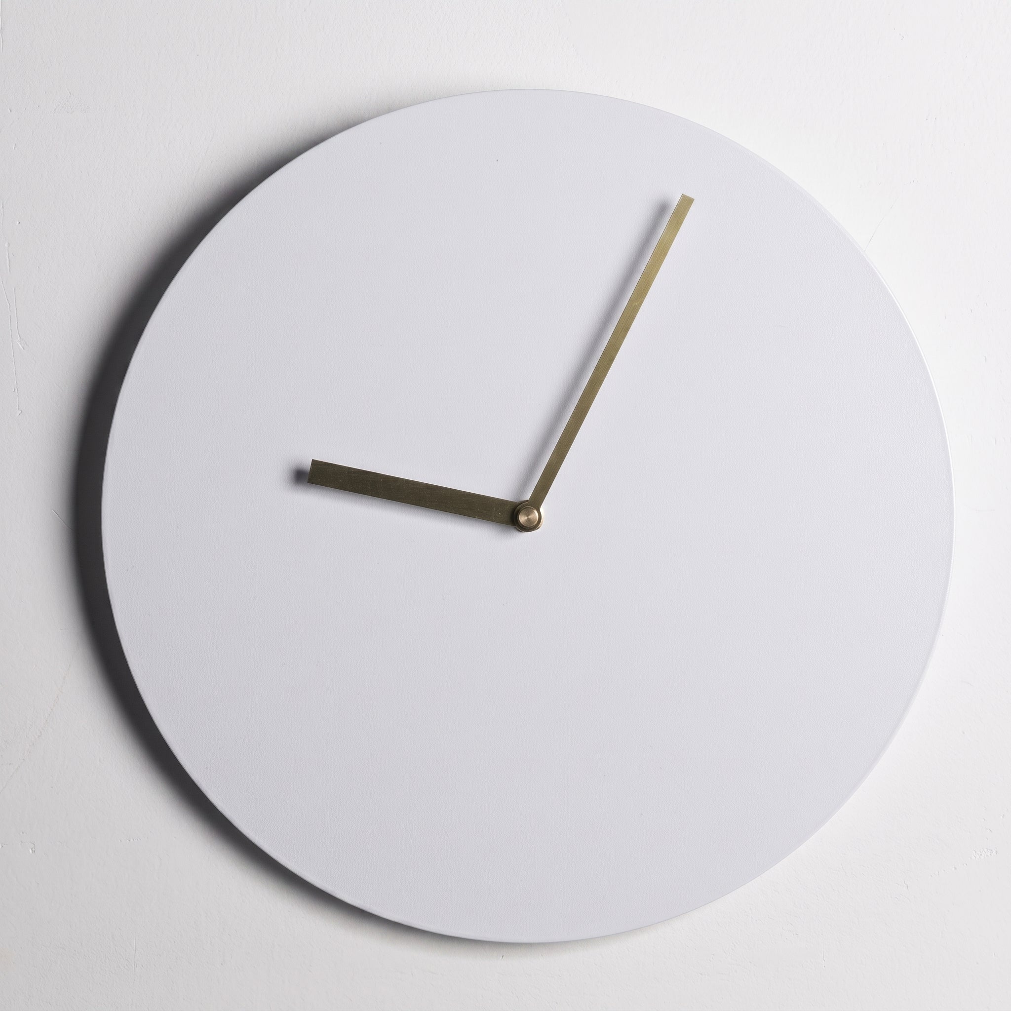 Minimalistischer Runder Wanduhr ohne Ziffern - Wanduhr - Weiß - Voldeva