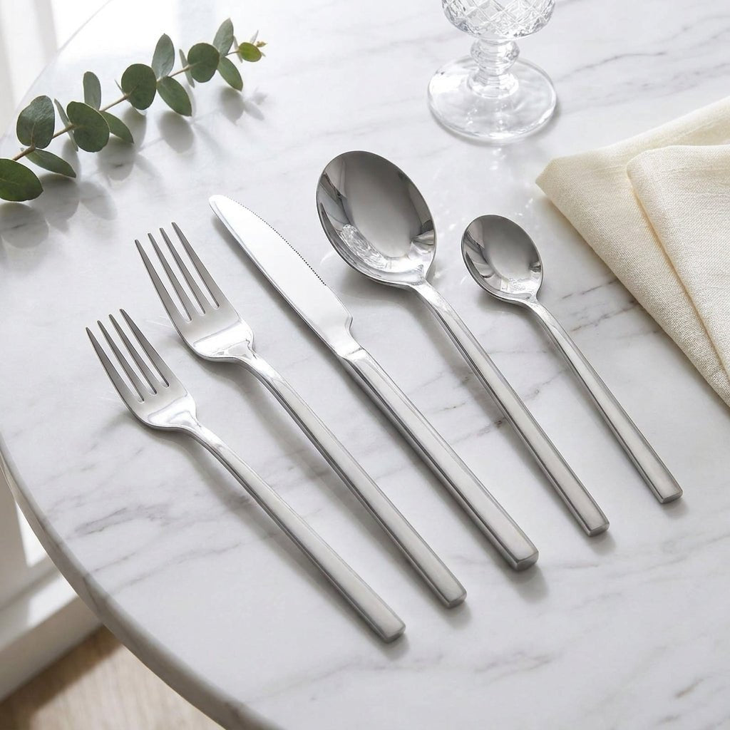 Minimalistisches Edelstahl Besteckset 30 - teilig - Küchenutensilien - Voldeva