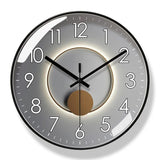 Moderne Wanduhr mit minimalistischem Zifferblatt