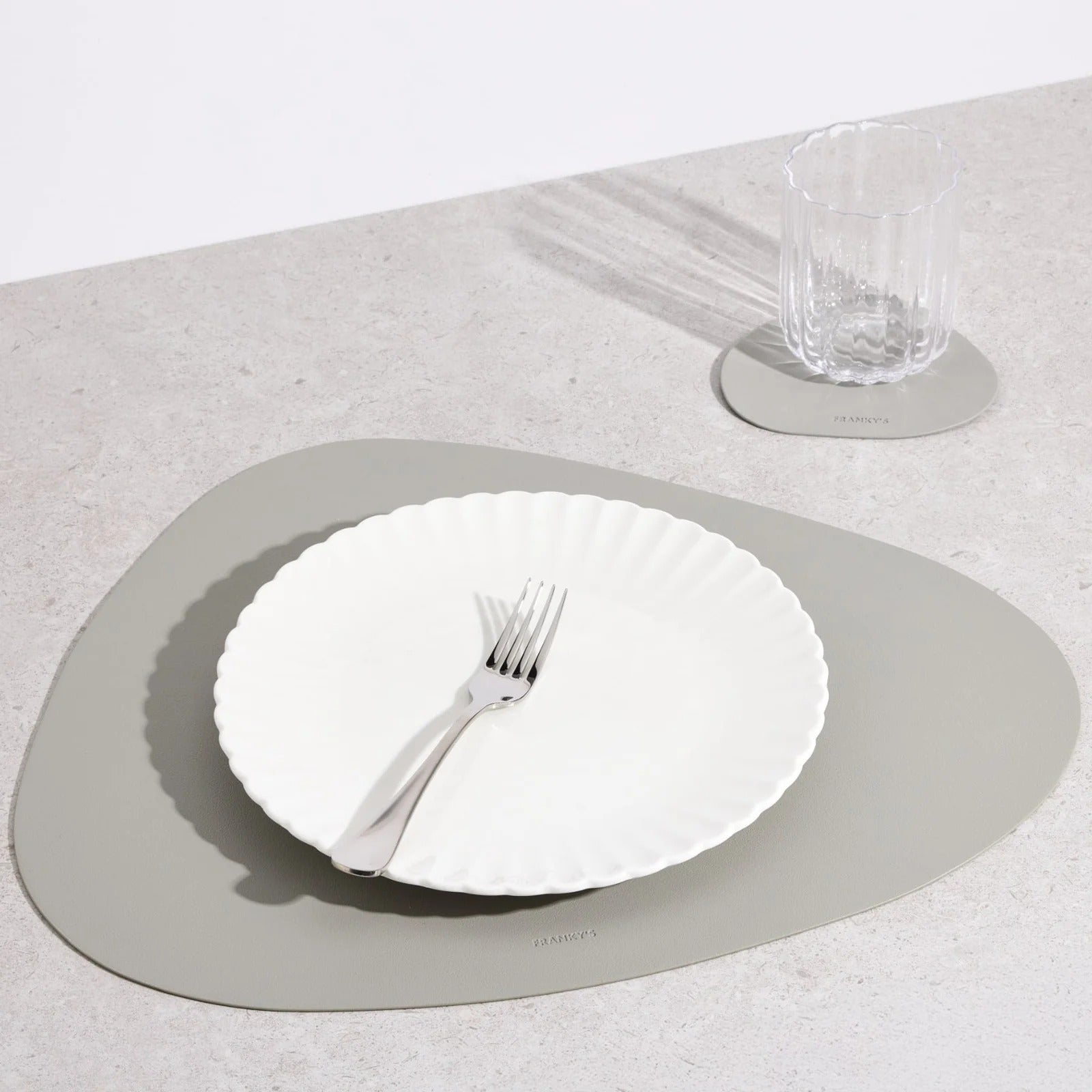 Moderne dreieckige Tischset - Tischsets - Grau - Voldeva
