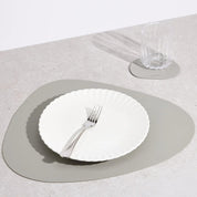 Moderne dreieckige Tischset - Tischsets - Grau - Voldeva