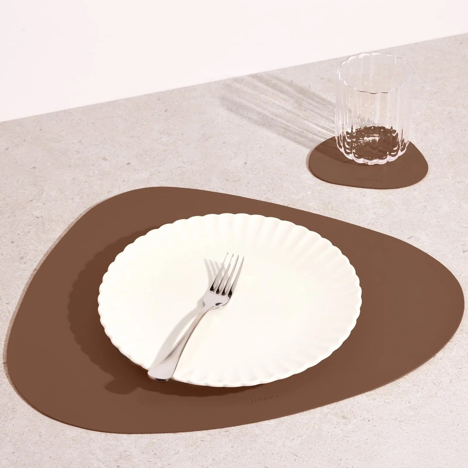 Moderne dreieckige Tischset - Tischsets - Braun - Voldeva