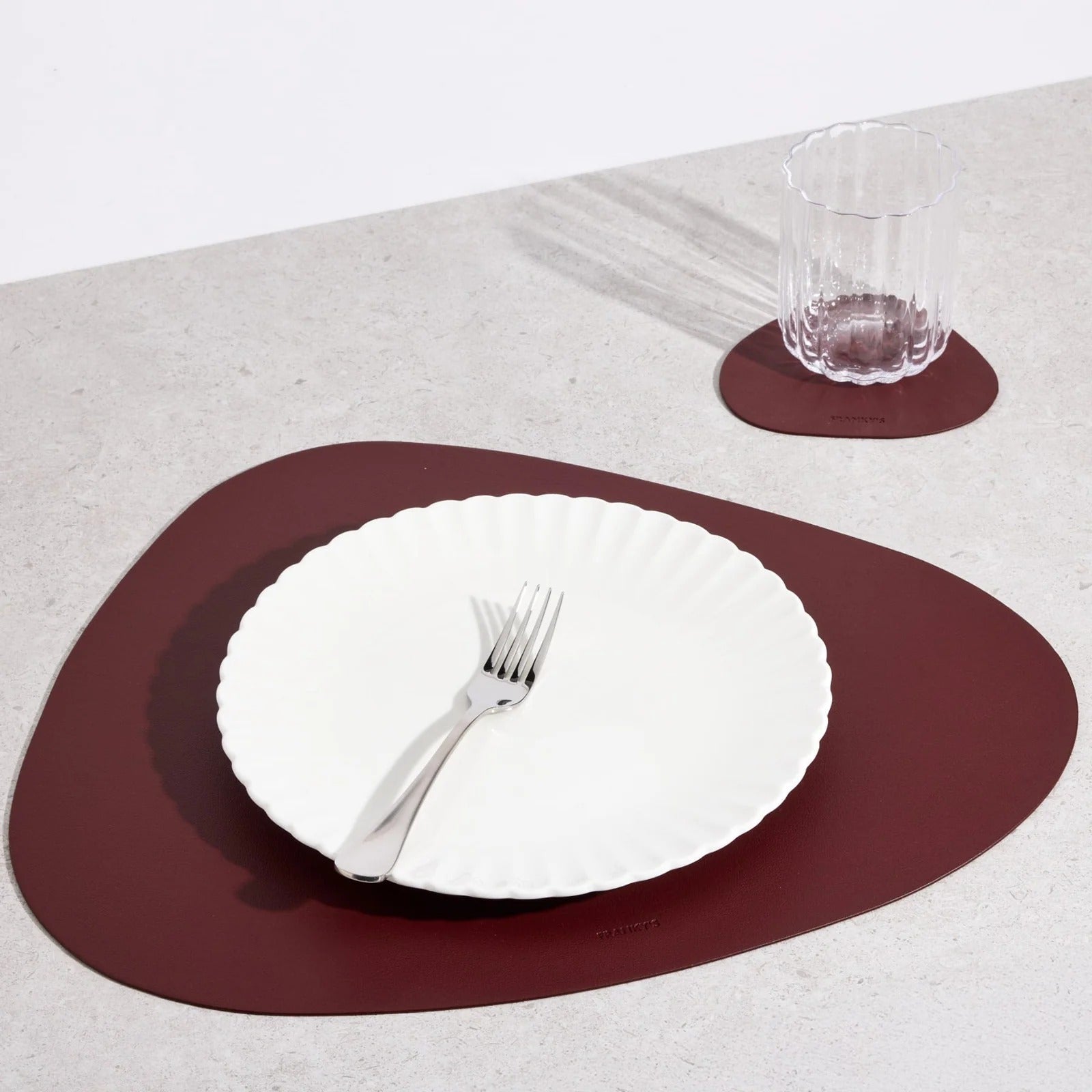 Moderne dreieckige Tischset - Tischsets - Dunkelbraun - Voldeva