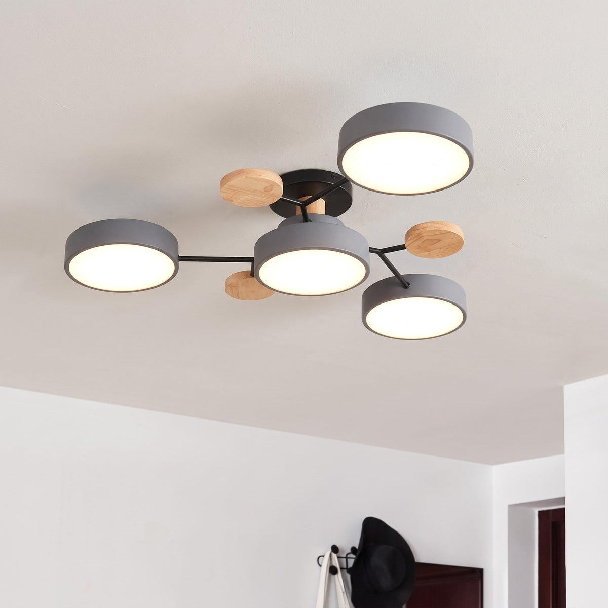 Moderne LED Deckenleuchte mit Astdesign und Holzakzenten - Pendant Light Fixtures - Grau - Voldeva