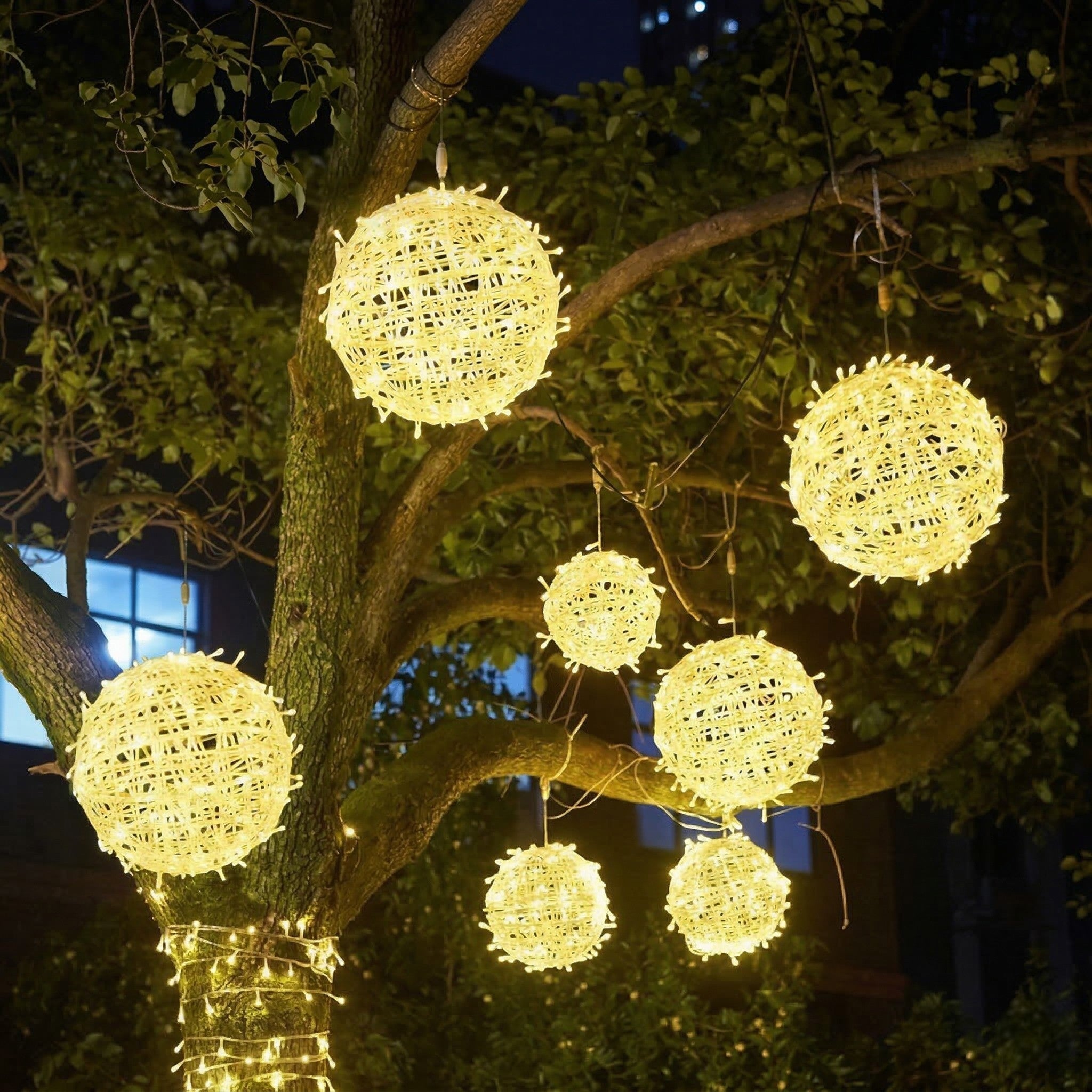 Moderne LED - Lichtkugeln für stimmungsvolle Innen - und Außenbereiche - LED Leiste - Rot - Voldeva