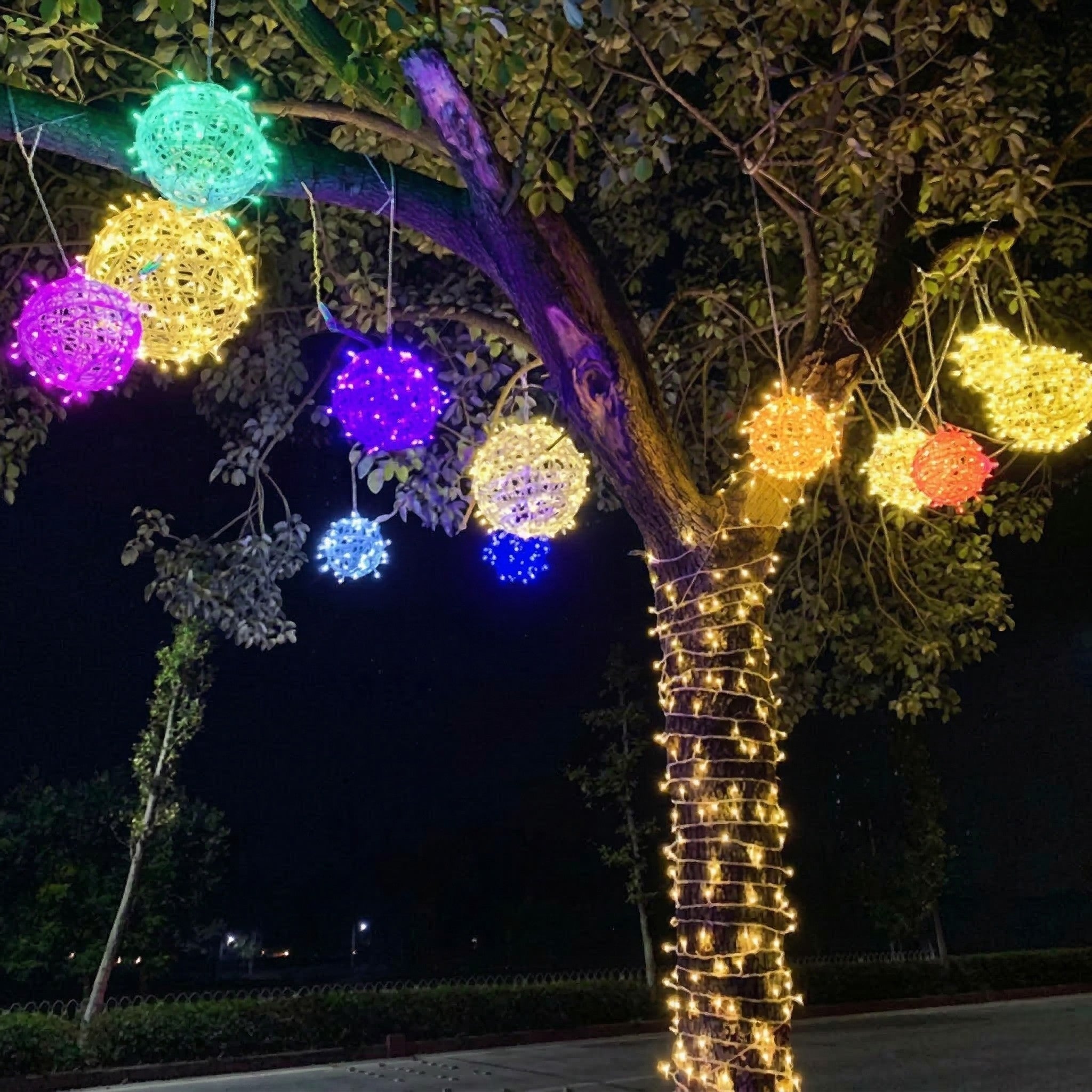 Moderne LED - Lichtkugeln für stimmungsvolle Innen - und Außenbereiche - LED Leiste - Rot - Voldeva