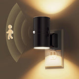 Moderne LED Wandleuchte mit schwenkbarem Spot