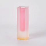 Moderne Prismenvase mit Farbverlauf