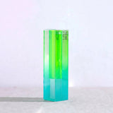 Moderne Prismenvase mit Farbverlauf
