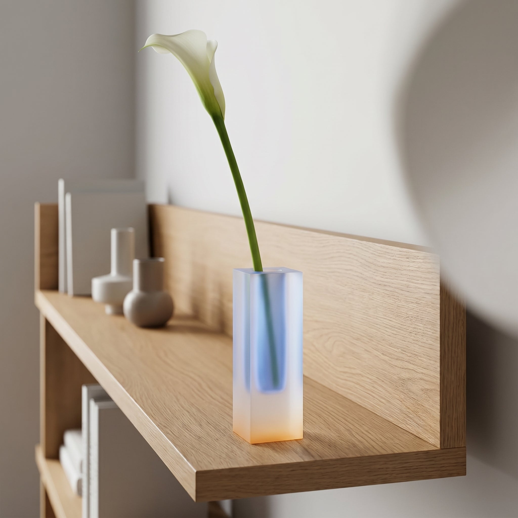Moderne Prismenvase mit Farbverlauf - Vasen - Gletscher - Saphir - Voldeva