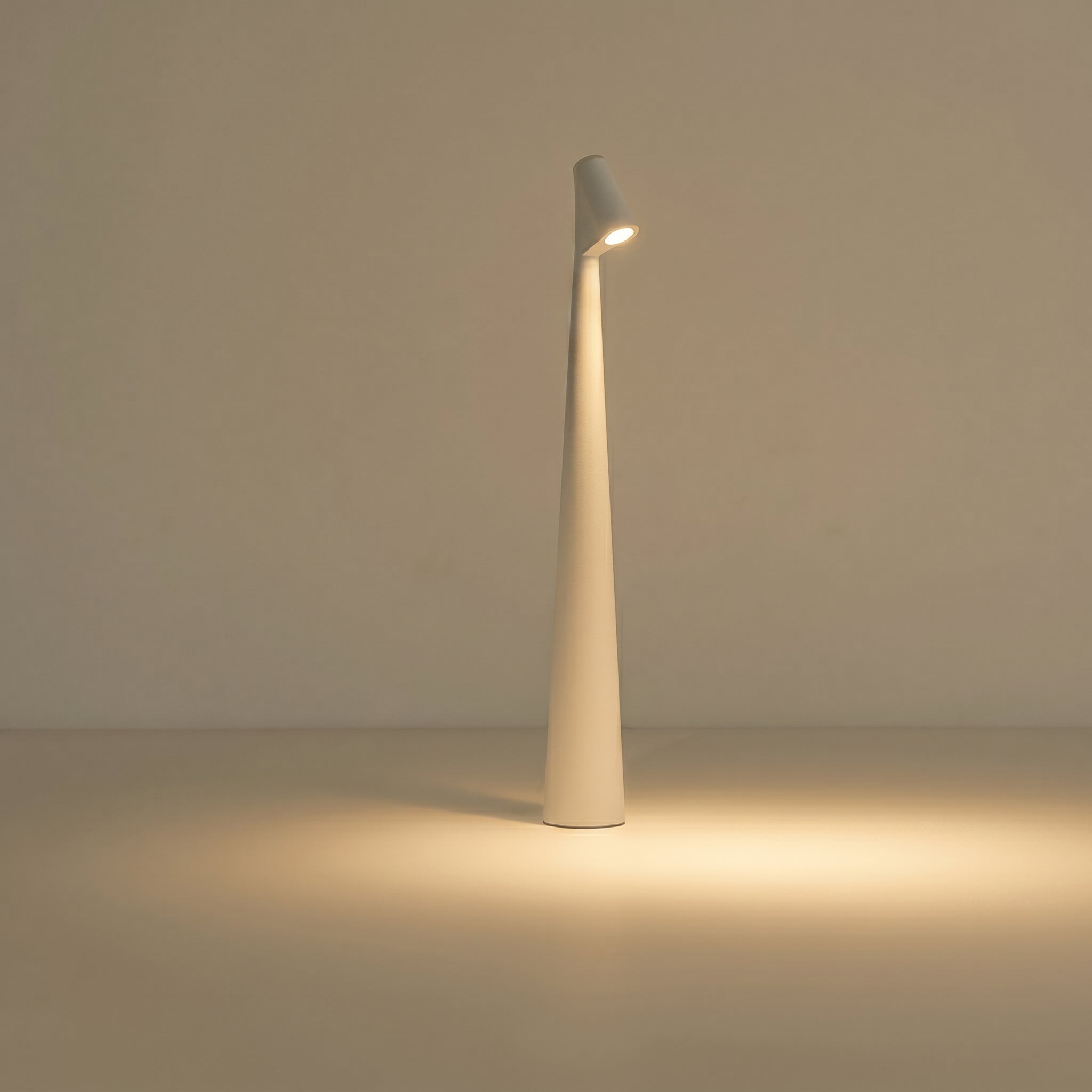 Moderne Tischleuchte im minimalistischen Design - Tischlampe - Weiß - Voldeva
