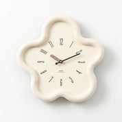 Moderne Wanduhr mit Blumenform - Wanduhr - Weiß - Voldeva
