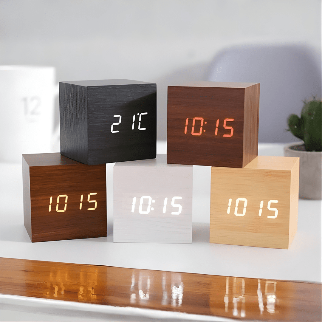 Moderner LED Wecker mit klarer Anzeige und smarten Funktionen - Uhr - Dunkelbraun - Voldeva