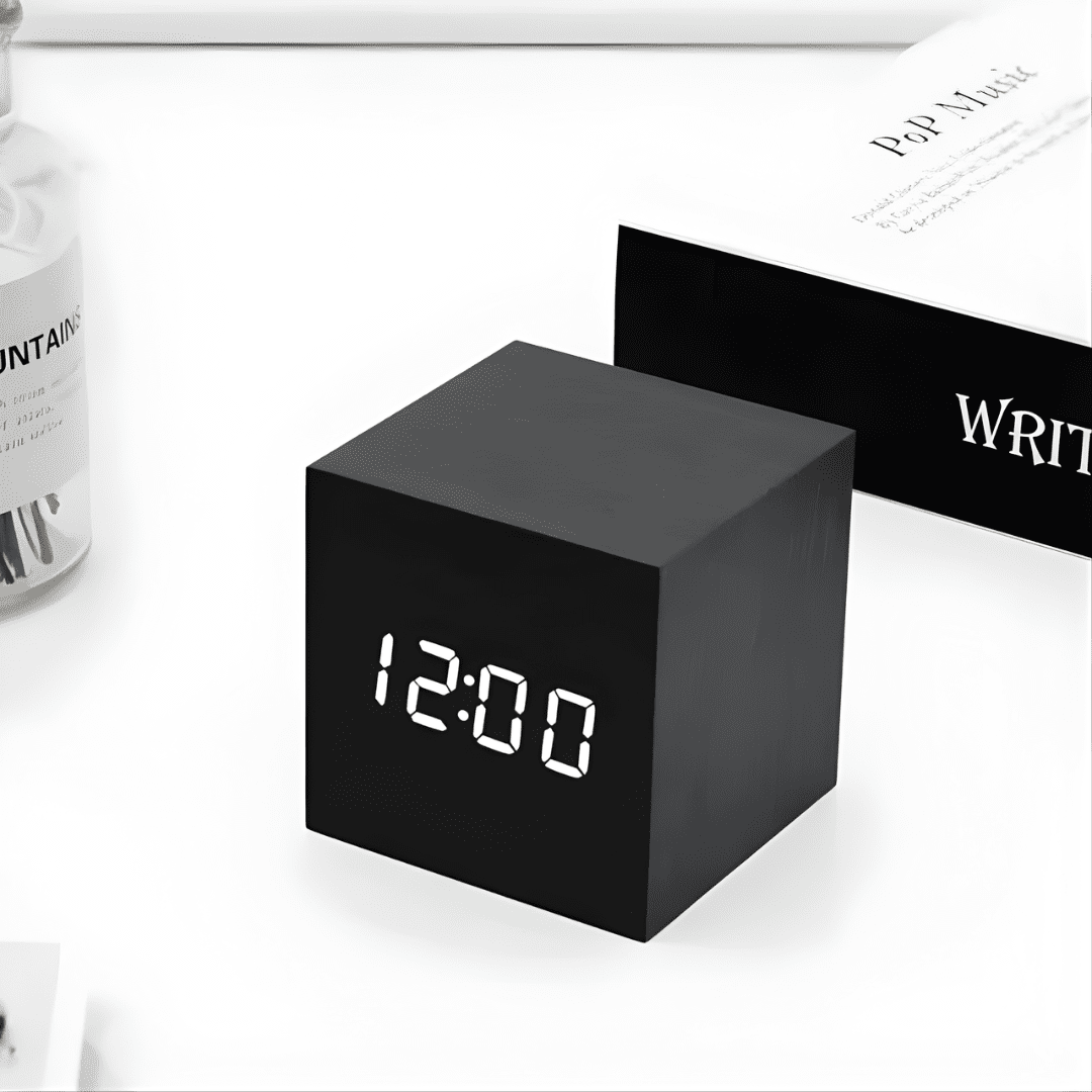 Moderner LED Wecker mit klarer Anzeige und smarten Funktionen - Uhr - Schwarz - Voldeva