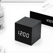 Moderner LED Wecker mit klarer Anzeige und smarten Funktionen - Uhr - Schwarz - Voldeva