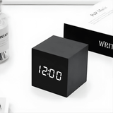 Moderner LED Wecker mit klarer Anzeige und smarten Funktionen