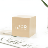 Moderner LED Wecker mit klarer Anzeige und smarten Funktionen
