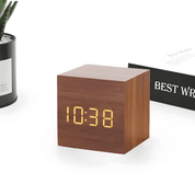 Moderner LED Wecker mit klarer Anzeige und smarten Funktionen - Uhr - Dunkelbraun - Voldeva