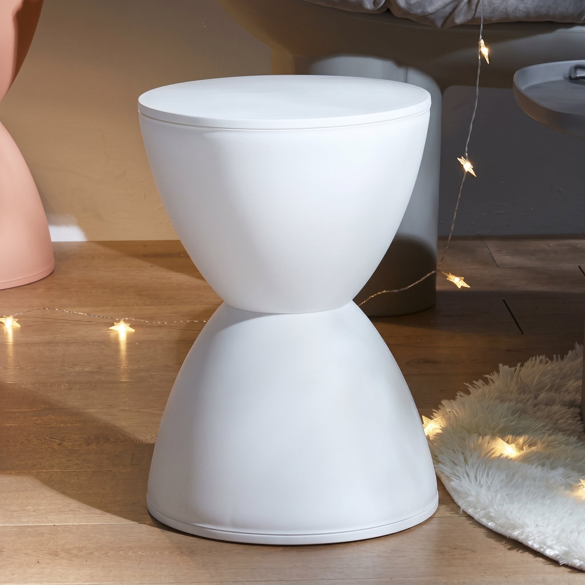 Moderner Sanduhr-förmiger Beistelltisch-Hocker - Hocker - Weiß - Voldeva