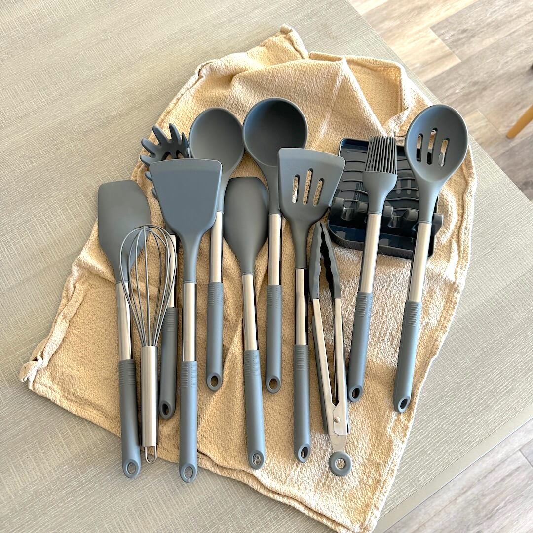 Modernes Küchenutensilien-Set 12-teilig mit Aufbewahrungsbehälter