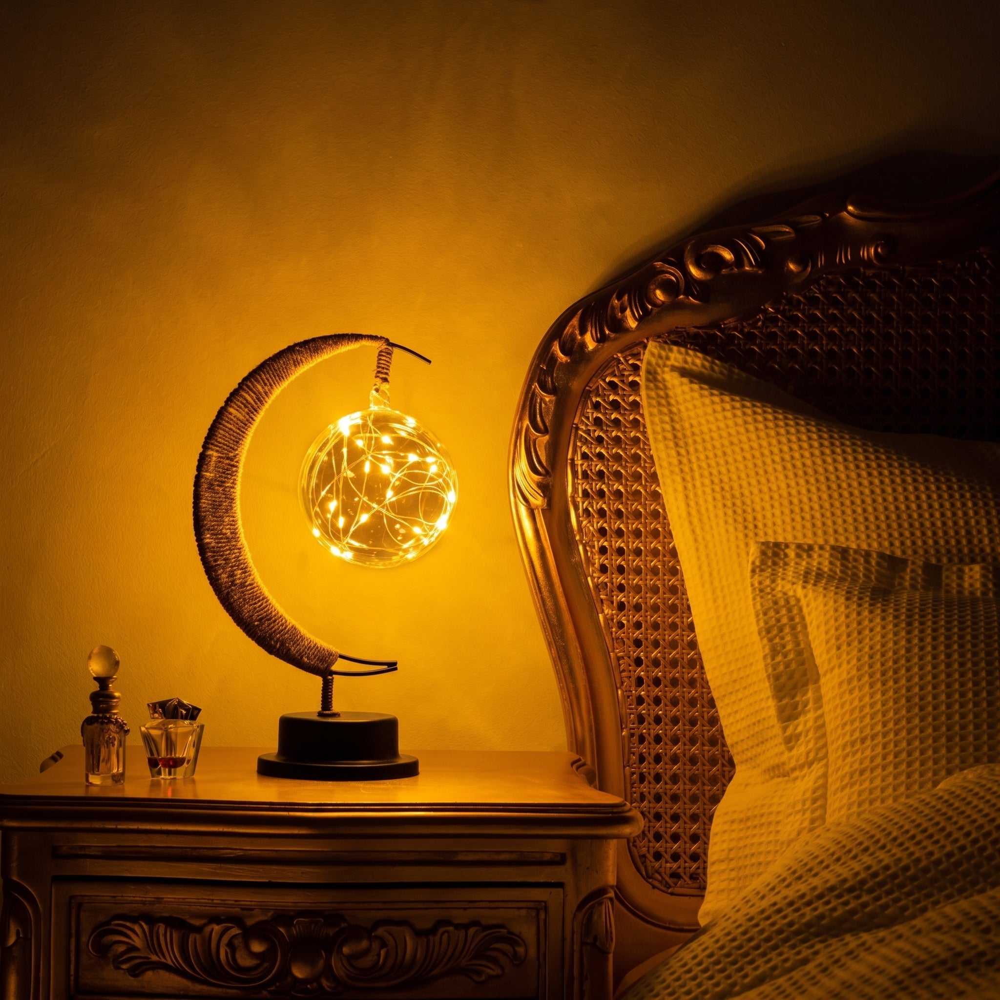 Mond Tischlampe mit Kugelglas Design - Table Lamps - Gold - Voldeva
