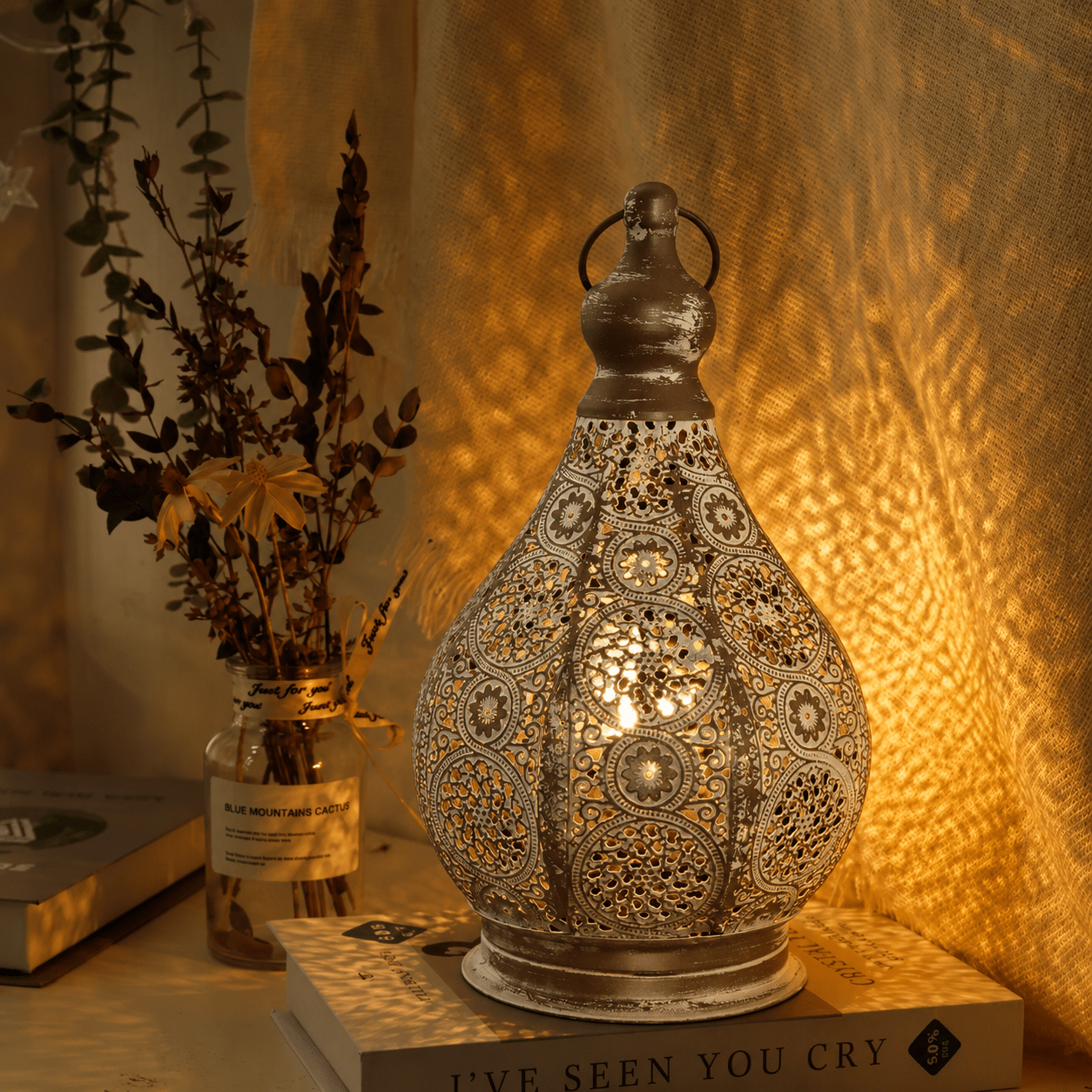 Neuheit Filigrane Tischlaterne mit perforiertem Metalldesign - Decorative Lanterns - Voldeva