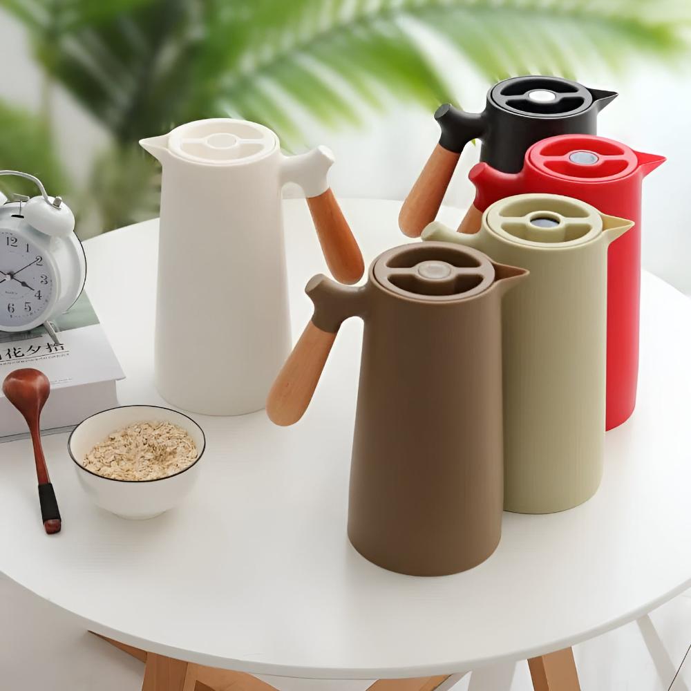 NordicTherm – Isolierte Karaffe mit Holzgriff für stilvolles Genießen - Thermos - Voldeva
