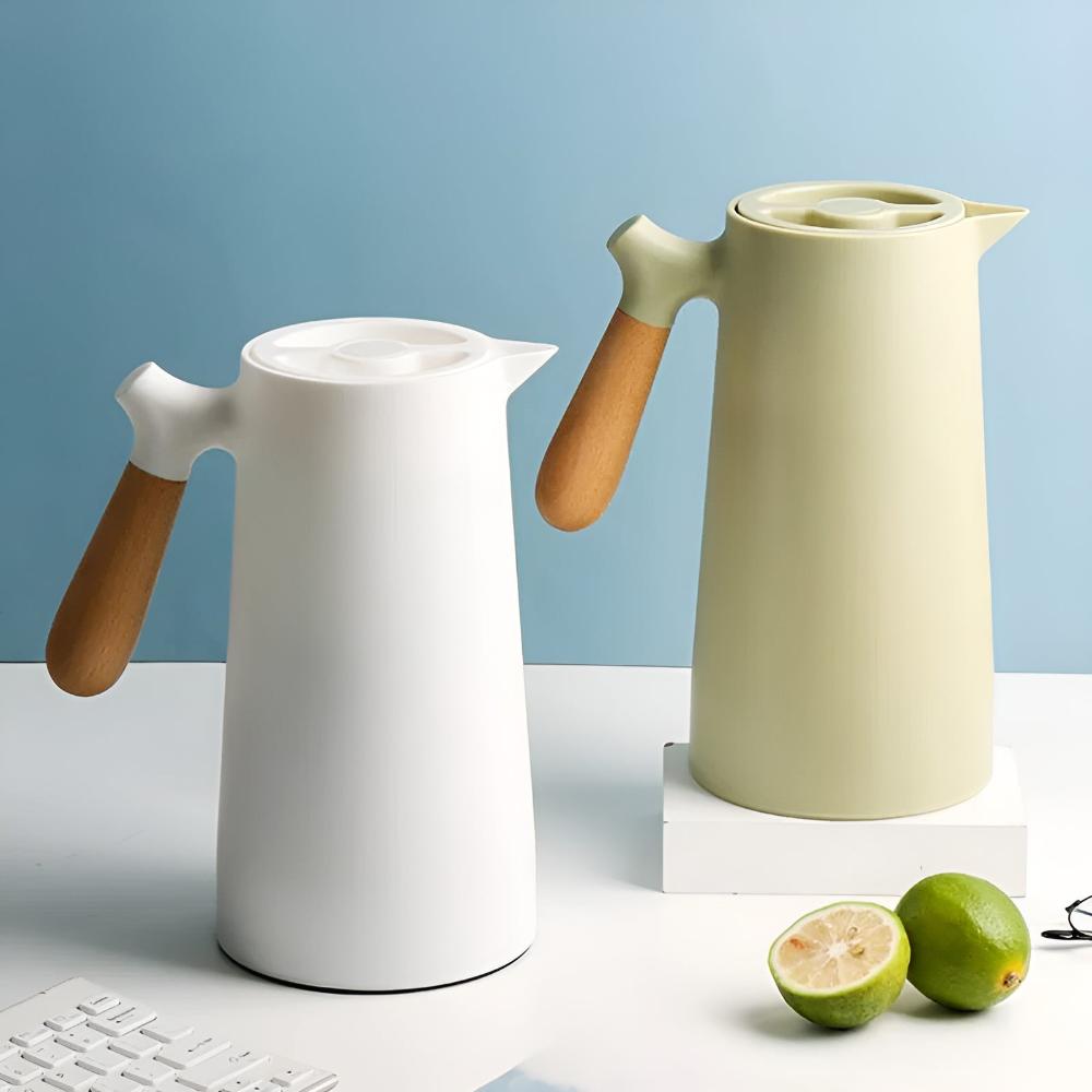 NordicTherm – Isolierte Karaffe mit Holzgriff für stilvolles Genießen - Thermos - Voldeva