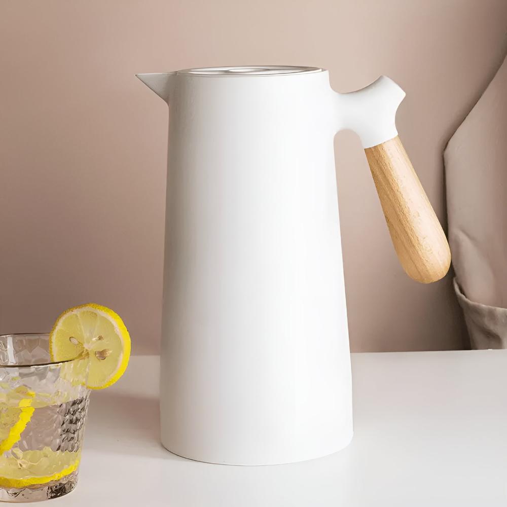 NordicTherm – Isolierte Karaffe mit Holzgriff für stilvolles Genießen - Thermos - Voldeva