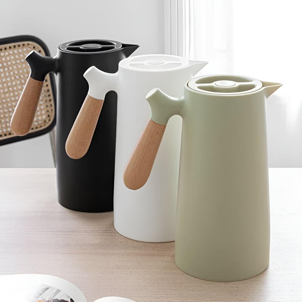 NordicTherm – Isolierte Karaffe mit Holzgriff für stilvolles Genießen - Thermos - Voldeva