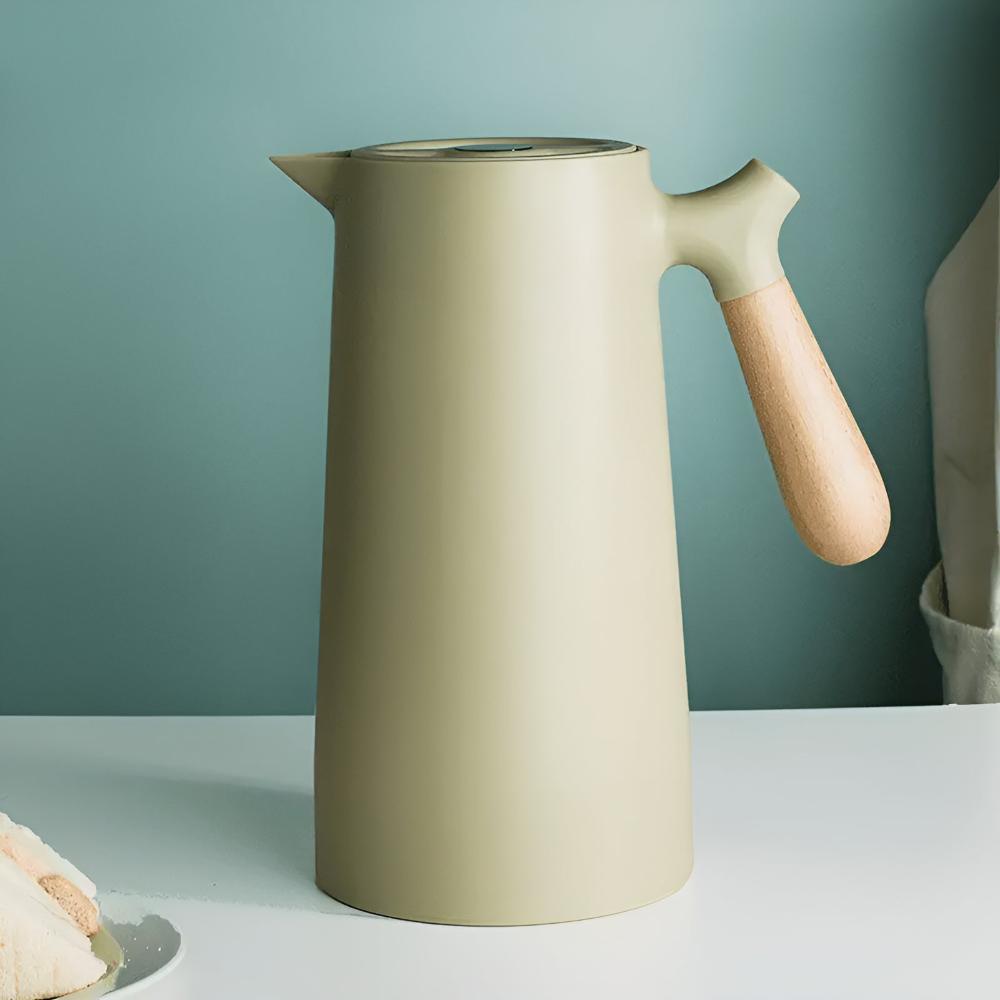 NordicTherm – Isolierte Karaffe mit Holzgriff für stilvolles Genießen - Thermos - Voldeva