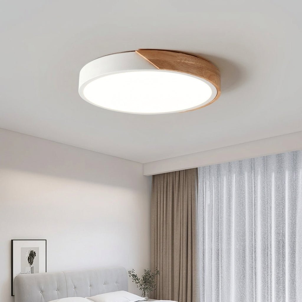 Nordische runde LED-Deckenleuchte mit natürlichem Holzakzent - Ceiling Light Fixtures - Weiß - Voldeva