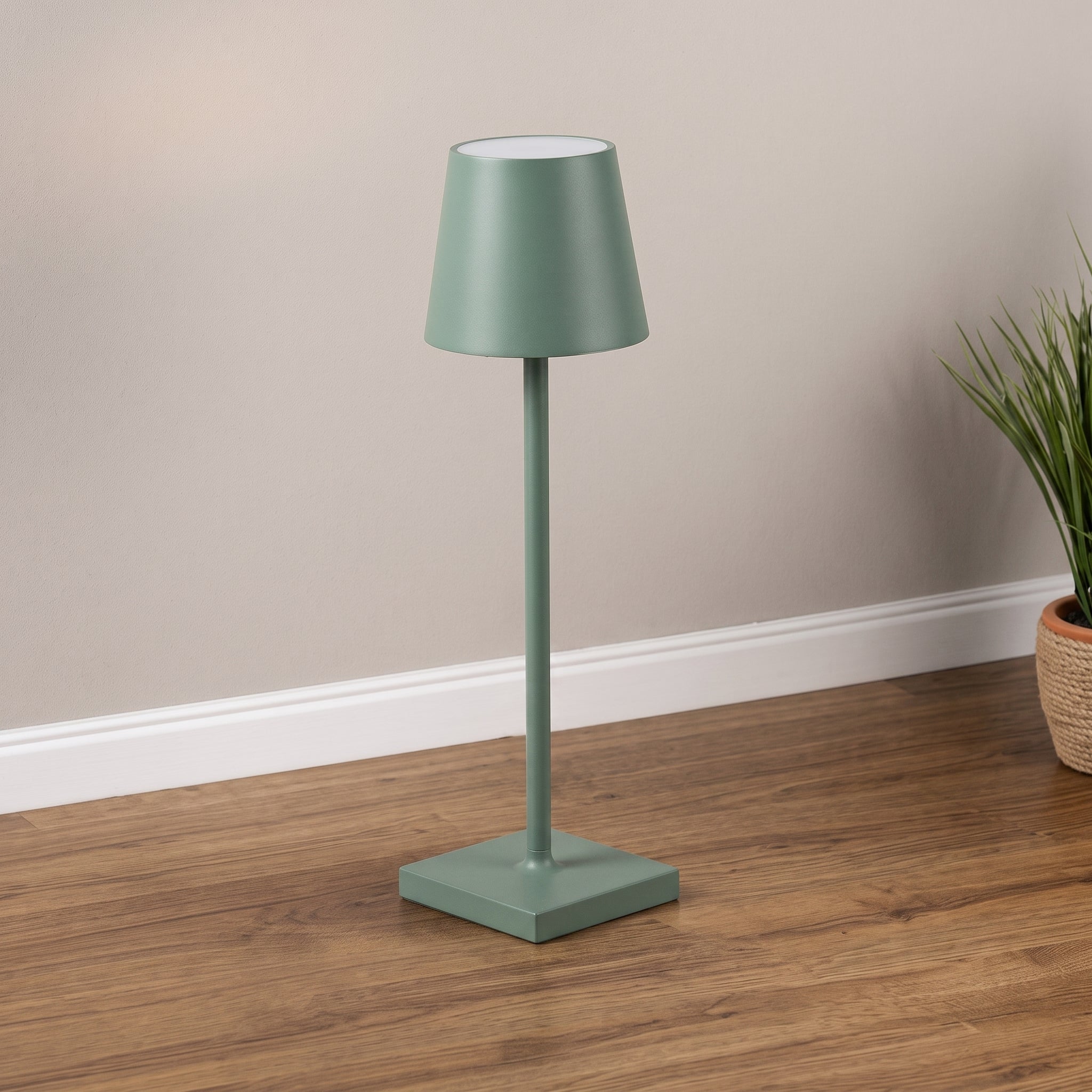 Nordische Schlanke Schreibtischleuchte mit Konischem Schirm - Table Lamps - Grün - Voldeva