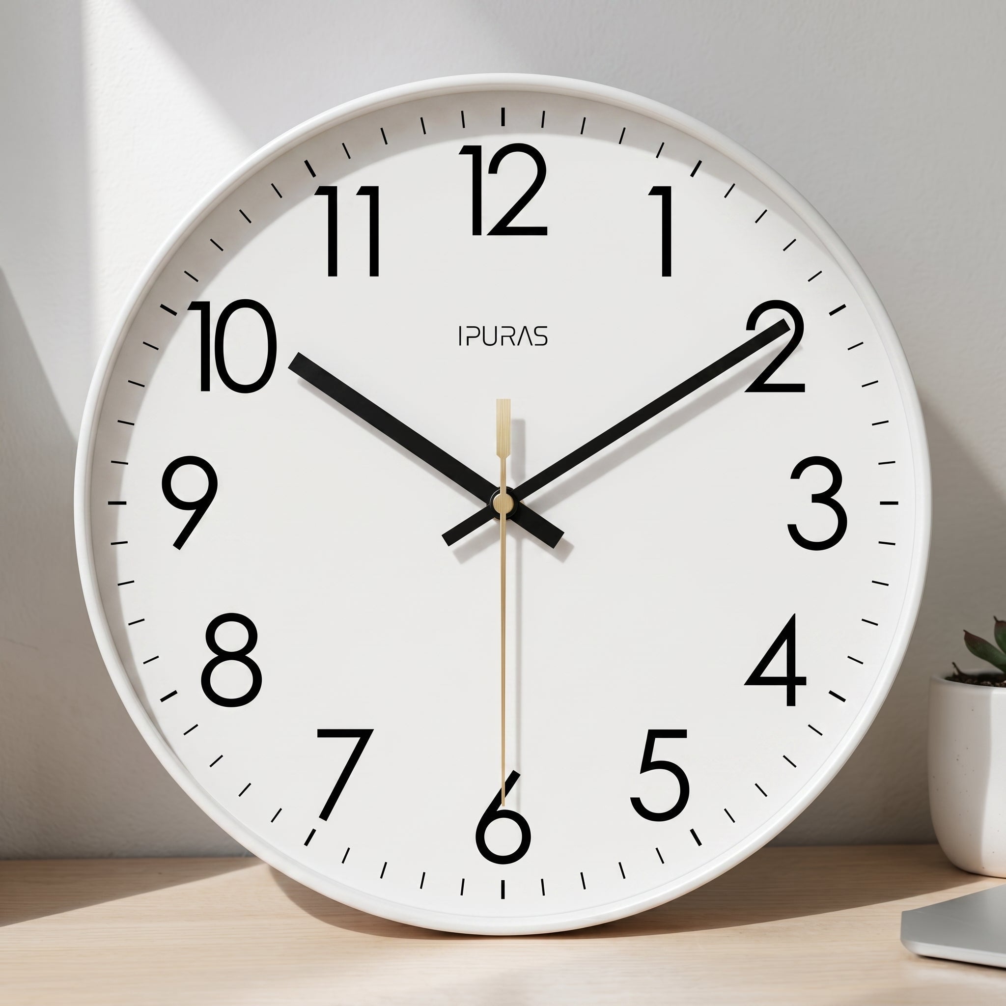Nordische Wanduhr mit Großen Ziffern und Lautlosem Uhrwerk - Uhr - Weiß - Voldeva