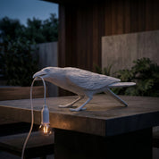 Raven Skulpturale Tischlampe - Tischlampen - Weiß - Voldeva