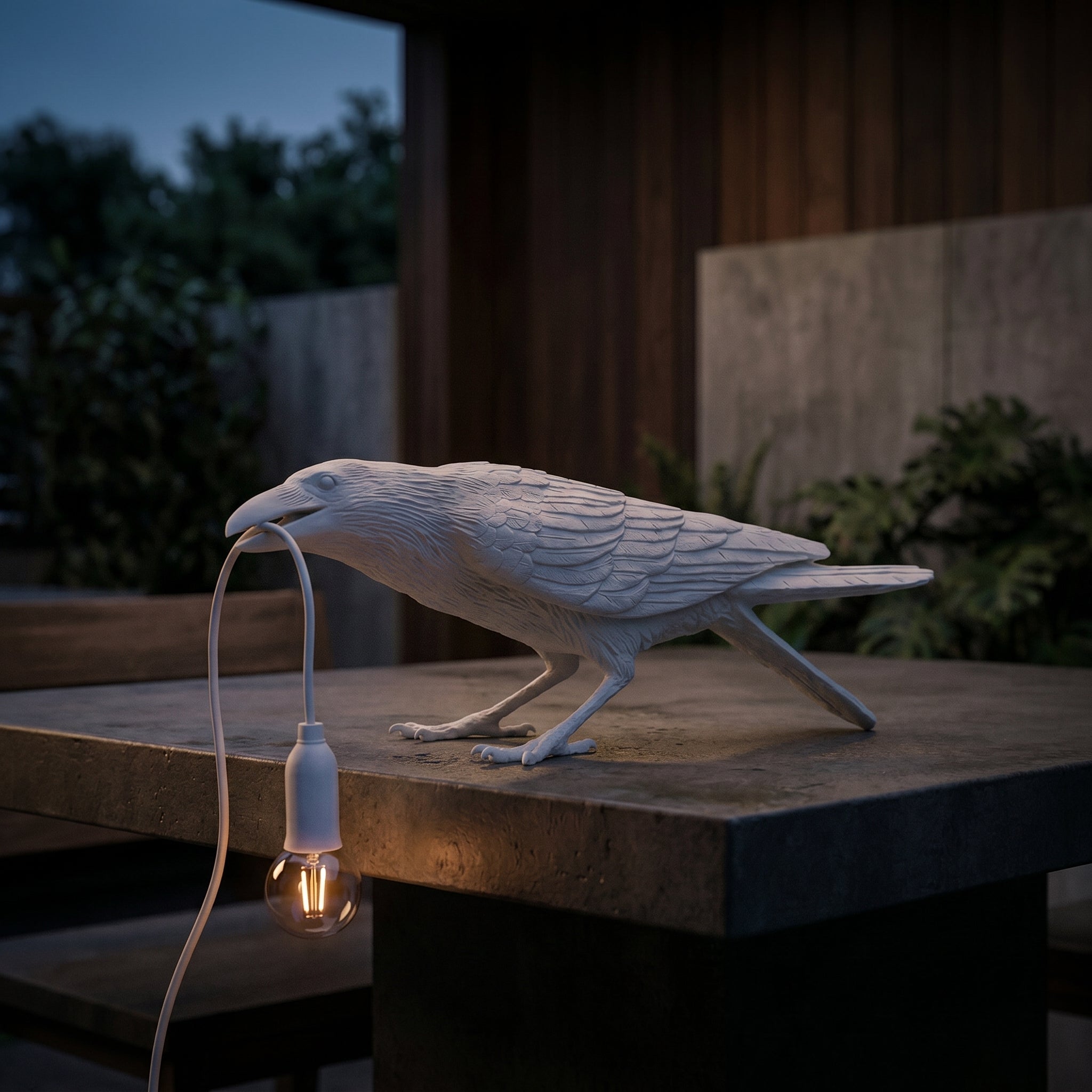 Raven Skulpturale Tischlampe - Tischlampen - Weiß - Voldeva