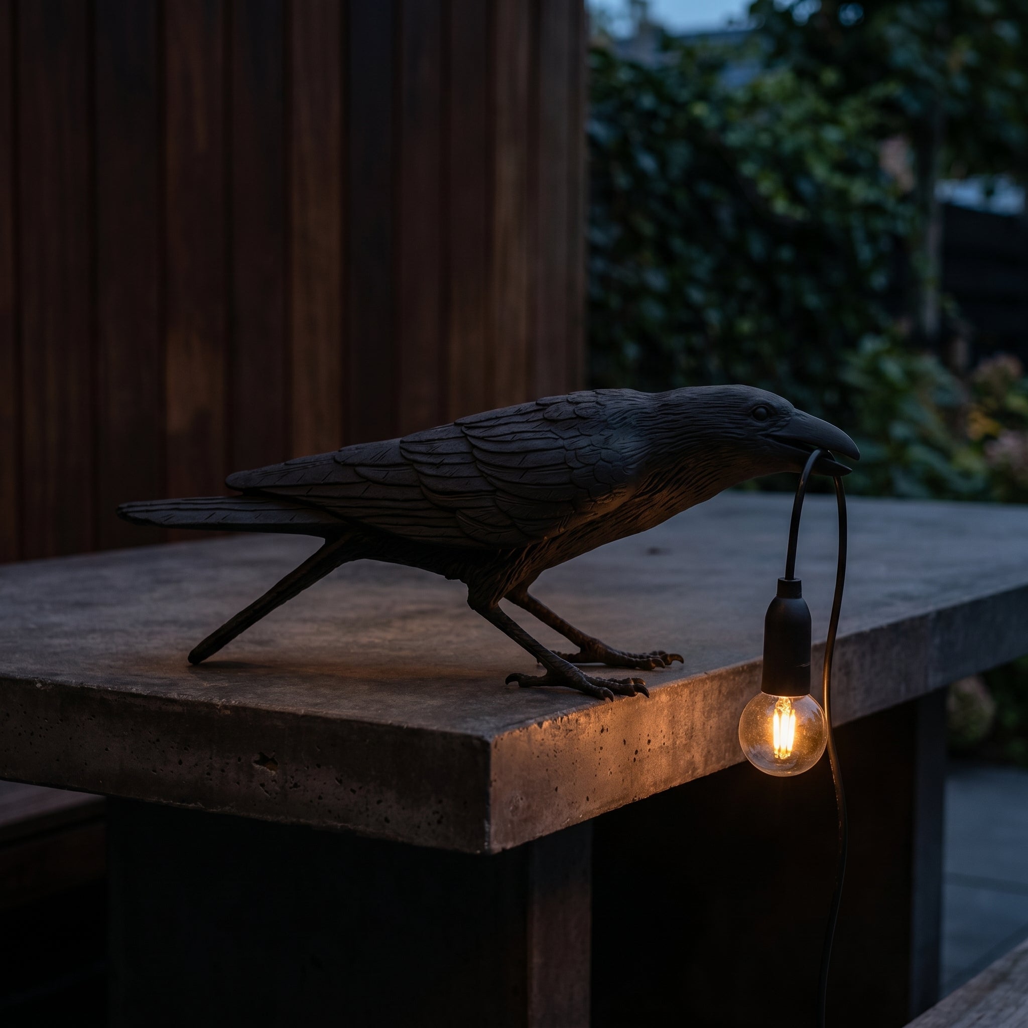 Raven Skulpturale Tischlampe - Tischlampen - Schwarz - Voldeva