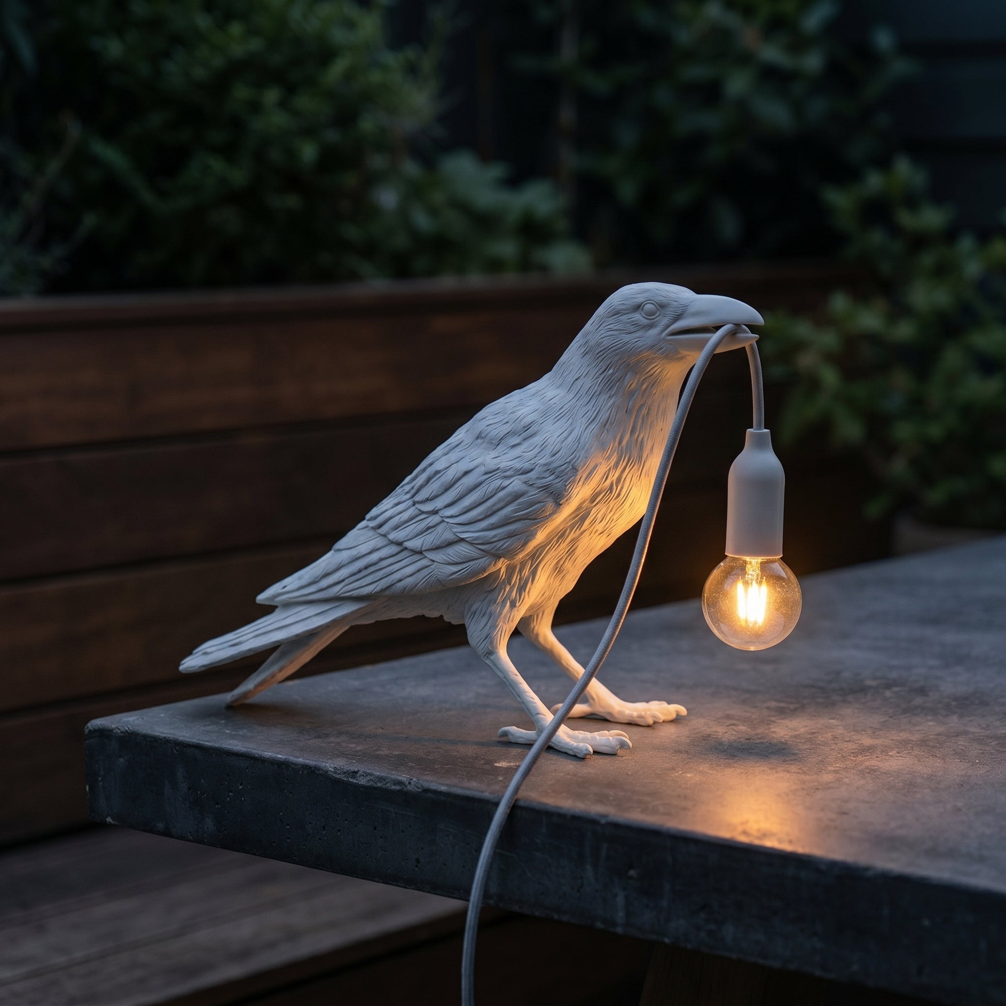 Raven Skulpturale Tischlampe - Tischlampen - Weiß - Voldeva