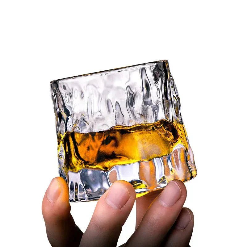 RippleGlaze – Texturiertes Whiskyglas mit Rotationsdesign für elegantes Trinken - interior - Voldeva