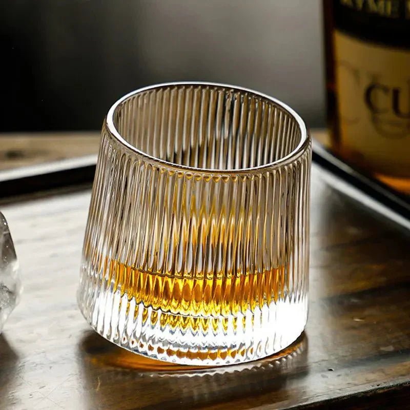 RippleGlaze – Texturiertes Whiskyglas mit Rotationsdesign für elegantes Trinken - interior - Voldeva