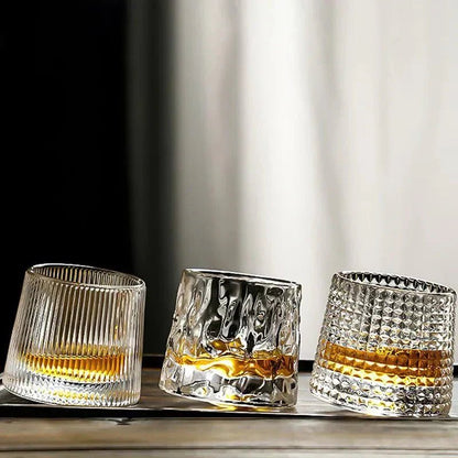 RippleGlaze – Texturiertes Whiskyglas mit Rotationsdesign für elegantes Trinken - interior - Voldeva