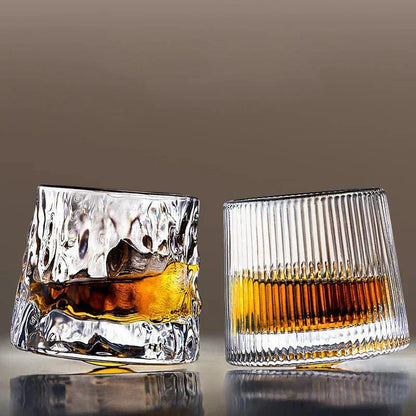 RippleGlaze – Texturiertes Whiskyglas mit Rotationsdesign für elegantes Trinken - interior - Voldeva